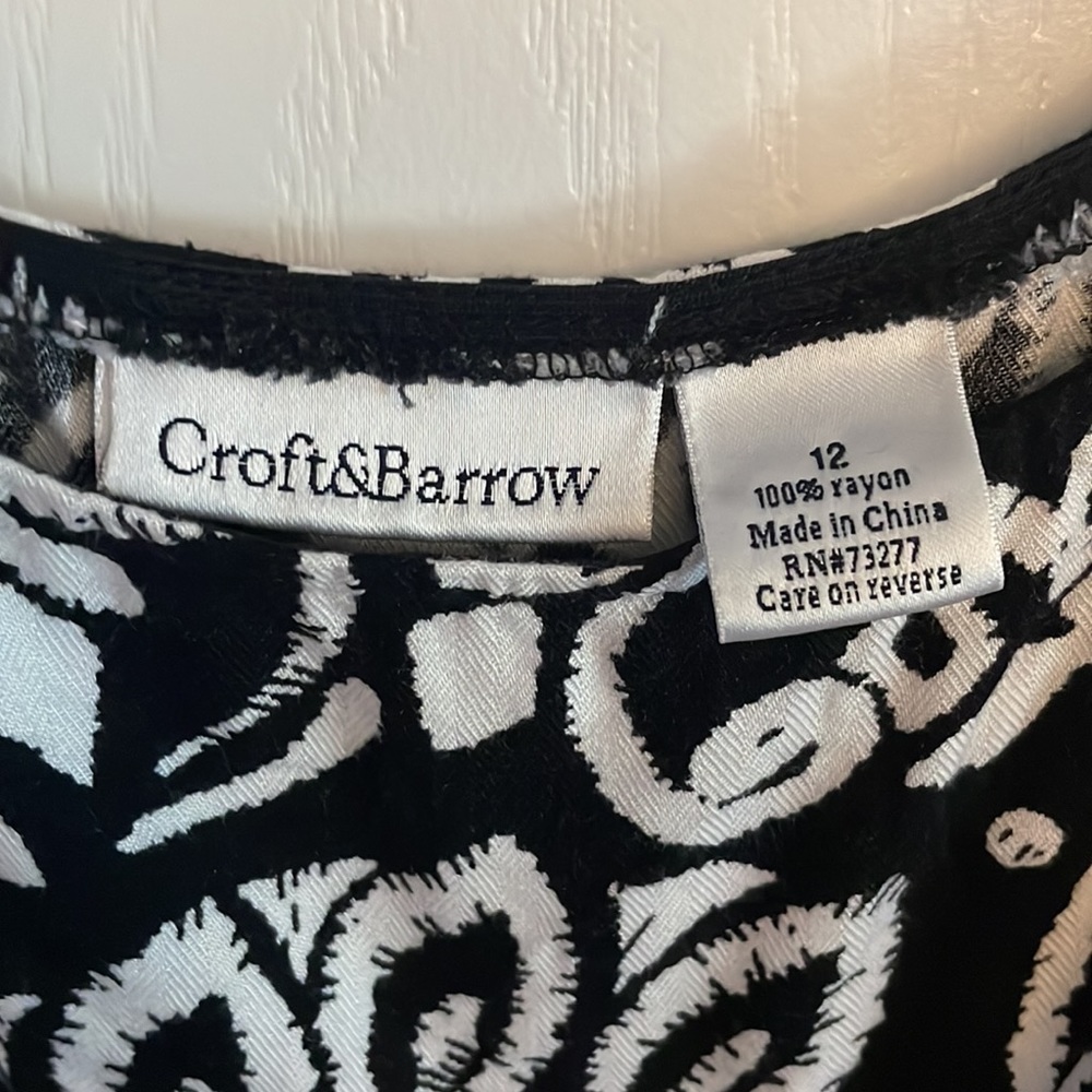 LAST CHANCE: Croft and Barrow Size 12 Black and White Skirt - Picture 2 of 5